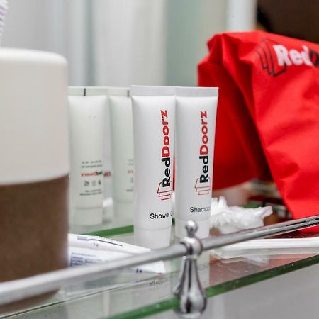 Хостел Reddoorz @ Jalan Raya Semat Canggu Бали Экстерьер фото