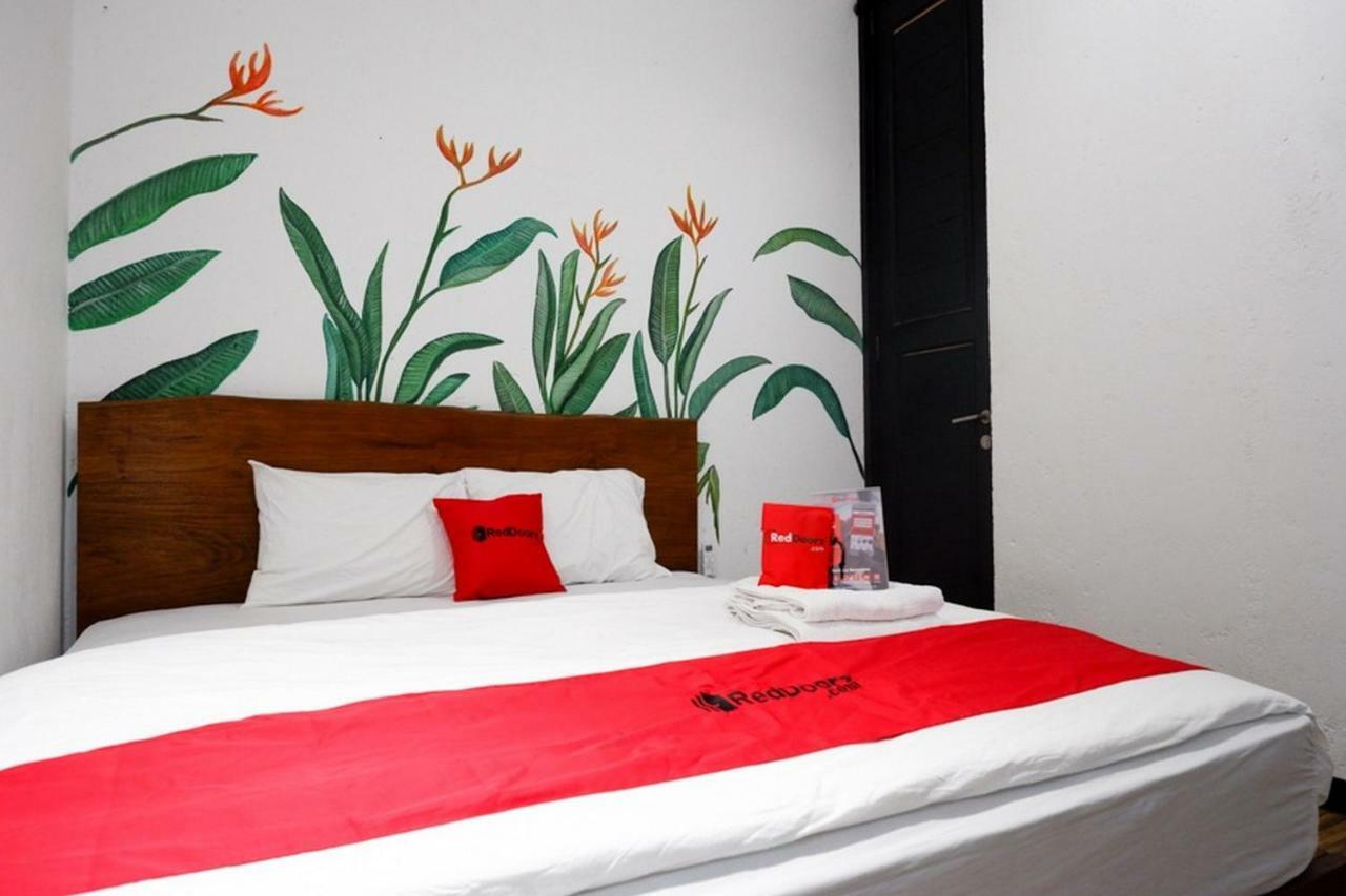 Хостел Reddoorz @ Jalan Raya Semat Canggu Бали Экстерьер фото